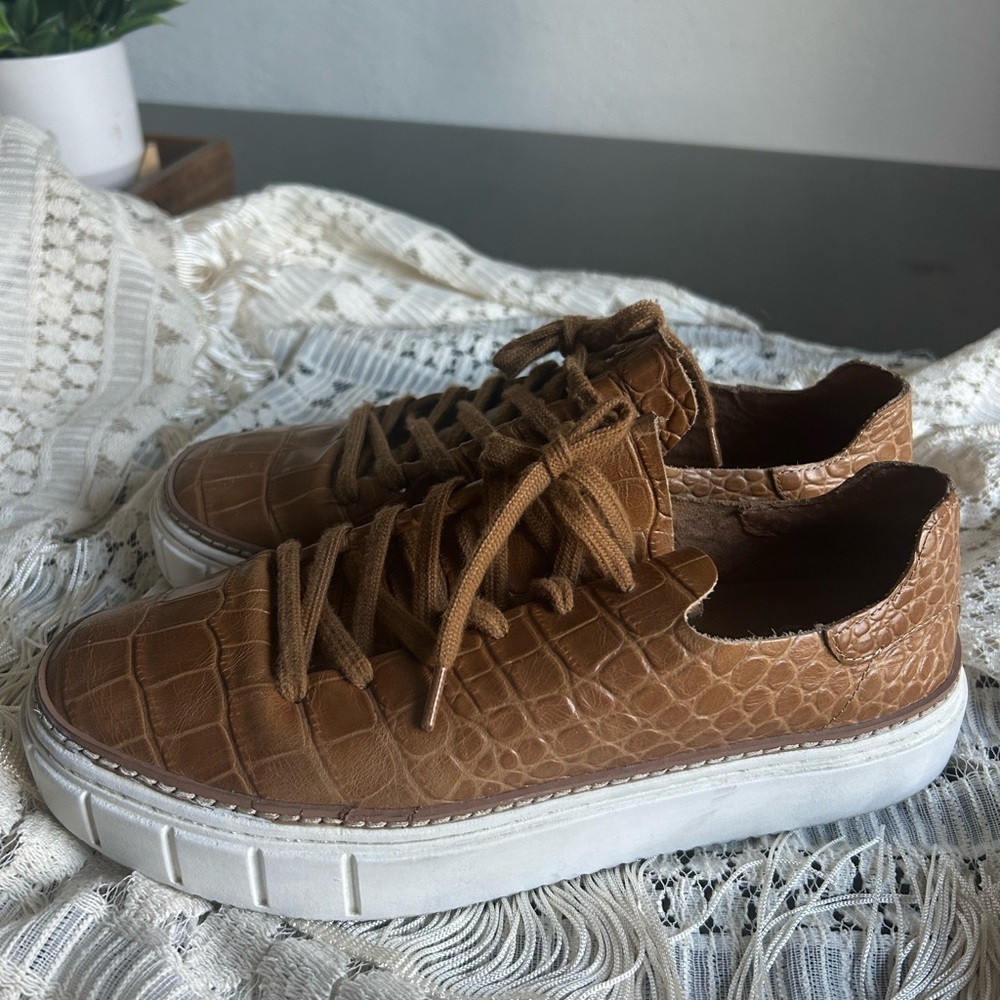 Vince Camuto Croc-Embossed Tan/Brown Leather Lace-Up Sneakers - Picture 3 of 3